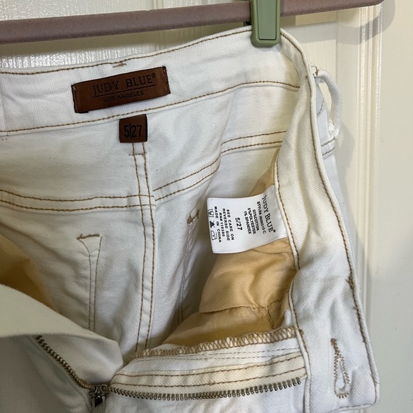 Judy Blue straight leg off-white with khaki stitching with light distressing - Picture 3 of 7